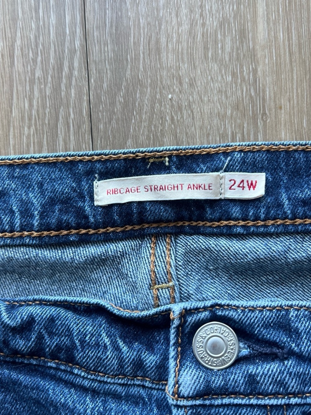 Levi's Women's Straight Leg Jeans in Indigo Blue - Picture 5 of 5